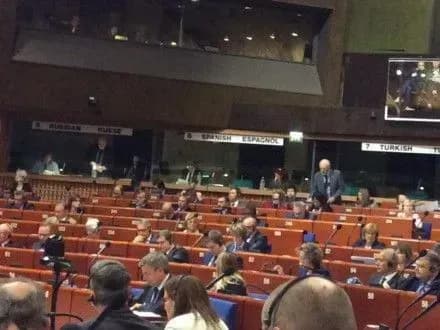 slukhannya-schodo-poyizdki-prezidenta-parye-do-siriyi-vidkriyut-dlya-zhurnalistiv