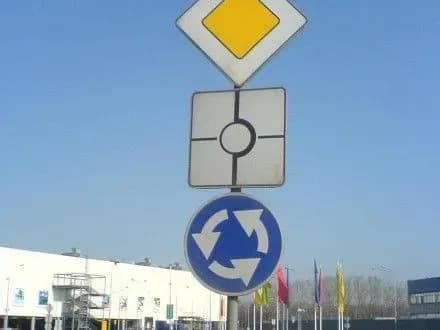 prezident-zatverdiv-novi-pravila-rukhu-avtomobiliv-na-perekhrestyakh