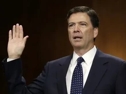 d-tramp-pobazhav-udachi-eks-direktoru-fbr-dzheymsu-komi