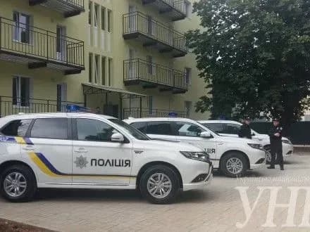 a-avakov-peredav-18-gibridnikh-avtomobiliv-do-politsiyi-khersonschina