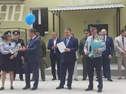 a-avakov-vruchiv-klyuchi-vid-75-kvartir-khersonskim-pravookhorontsyam