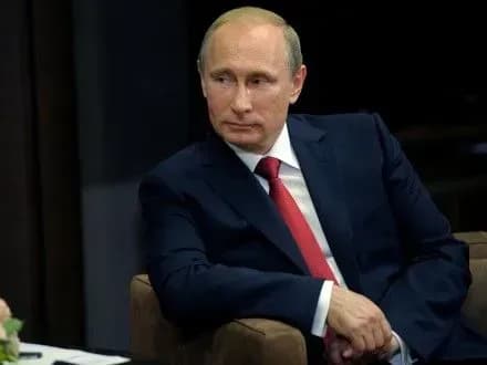 v-putin-rf-zhila-pid-sanktsiyami-z-tikh-pir-yak-pochala-vstavati-na-nogi