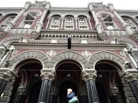 nbu-znyav-obmezhennya-na-provedennya-operatsiy-z-obminu-bezgotivkovoyi-inozemnoyi-valyuti-dlya-fizosib