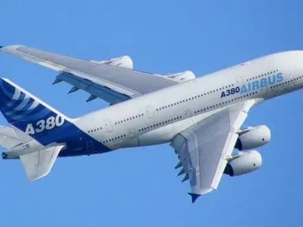airbus-predstaviv-onovleniy-naybilshiy-pasazhirskiy-avialayner-a380