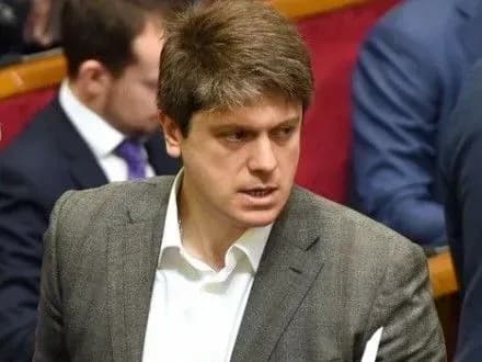 komitet-vr-z-natsbezpeki-v-zakritomu-rezhimi-zaslukhaye-rezultati-viprobuvan-zasobiv-zvyazku-dlya-ato