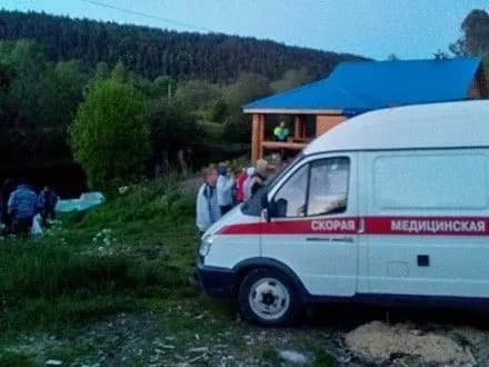 u-rosiyi-na-ozeri-perekinuvsya-choven-z-pyatma-pidlatkami