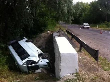 u-stanichno-luganskomu-rayoni-perekinuvsya-mersedes-sprinter-12-osib-gospitalizovano