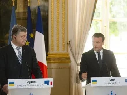 e-makron-poobitsyav-pratsyuvati-z-a-merkel-nad-novimi-propozitsiyami-schodo-situatsiyi-na-donbasi