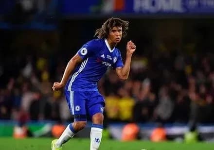 chelsi-prodav-v-bornmut-zakhisnika-n-ake