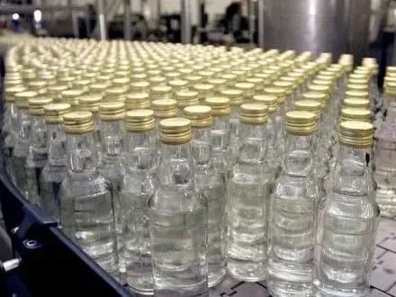 u-kamyantsi-podilskomu-vikrili-pidpilniy-tsekh-iz-vigotovlennya-alkogolyu