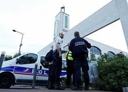 prokuratura-ne-roztsinyuye-strilyaninu-bilya-mecheti-v-avinyoni-yak-terakt