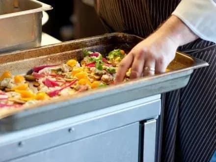 u-radi-vimagayut-polipshennya-yakosti-perevirok-zakladiv-gromadskogo-kharchuvannya