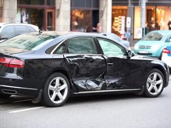 premyer-estoniyi-potrapiv-v-dtp