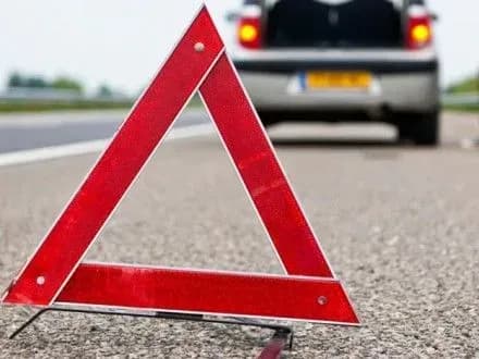 u-vinnitsi-mikroavtobus-zbiv-dvokh-divchat-na-pishokhidnomu-perekhodi