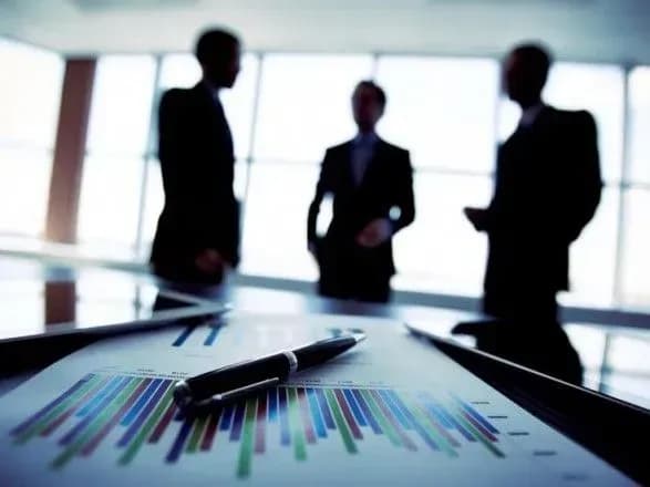 voyuyuchi-z-oligarkhami-golovne-ne-zabuti-khto-stoyit-za-yikh-spinami-kinakh