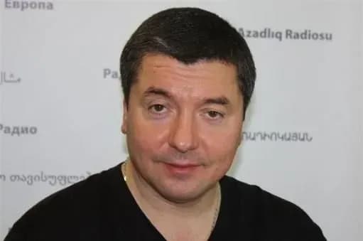 vibukh-u-kiyevi-u-politologa-bali-seryozni-ushkodzhennya-nirok-i-pechinki