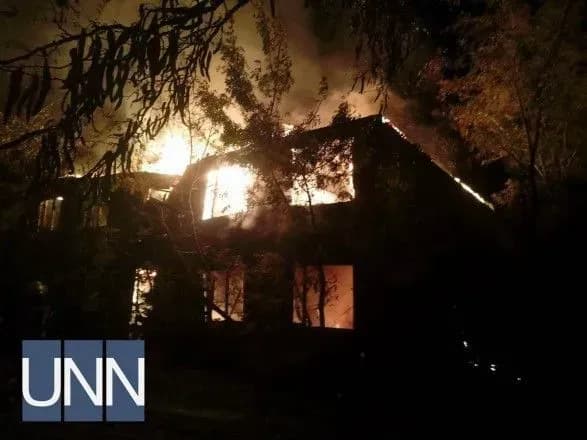 v-odesi-gorit-budivlya-sanatoriyu-chervoni-zori