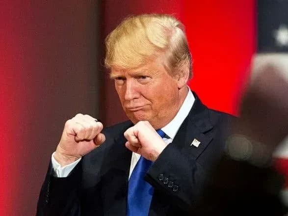 tramp-zayaviv-pro-posilennya-programi-vidboru-bizhentsiv-v-ssha