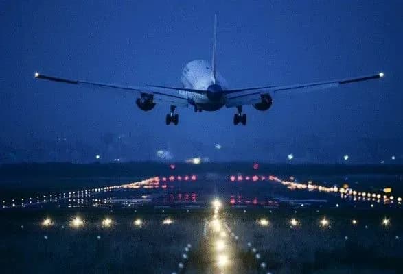 v-irlandiyi-pasazhirskiy-litak-zdiysniv-avariynu-posadku