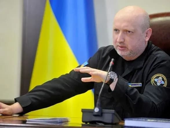 rf-styagnula-do-kordonu-z-ukrayinoyu-pofarbovanu-pid-mirotvorchu-viyskovu-tekhniku-turchinov