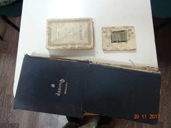 lvivyanin-namagavsya-vivezti-do-polschi-starovinni-vidannya-pushkina-ta-dikensa