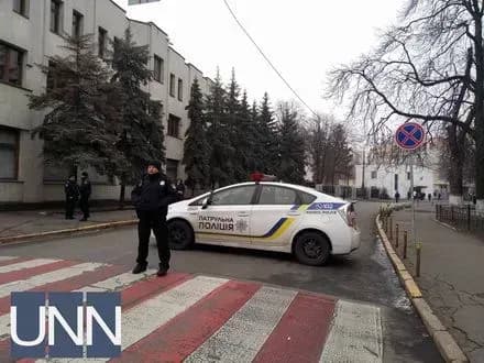 vulitsyu-bogomoltsya-u-kiyevi-perekrili-cherez-pozhezhu-v-budinku