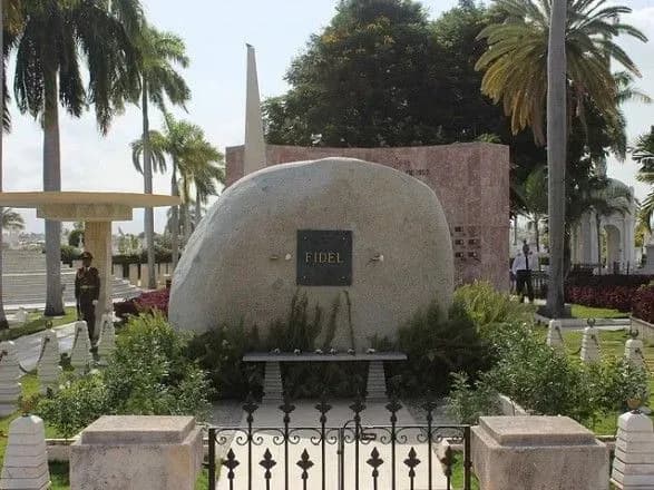 kuba-vshanuvala-pamyat-fidelya-kastro-v-pershu-richnitsyu-yogo-smerti
