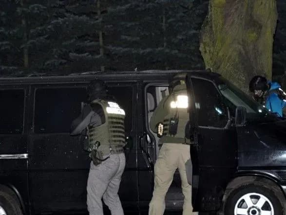 u-polschi-vikrili-zlochintsiv-yaki-torguvali-dozvolami-na-robotu-dlya-ukrayintsiv