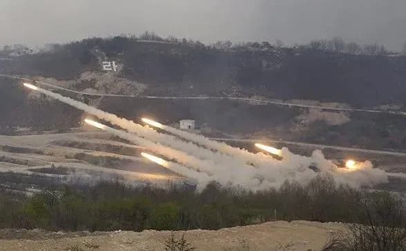 pivdenna-koreya-provela-viyskovi-navchannya-u-vidpovid-na-zapusk-kndr-balistichnoyi-raketi