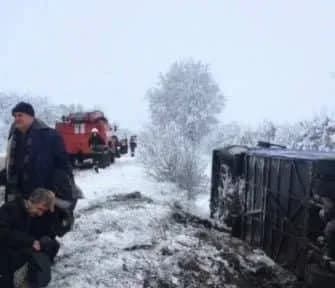 na-lvivschini-perekinuvsya-avtobus-z-pasazhirami-ye-postrazhdali