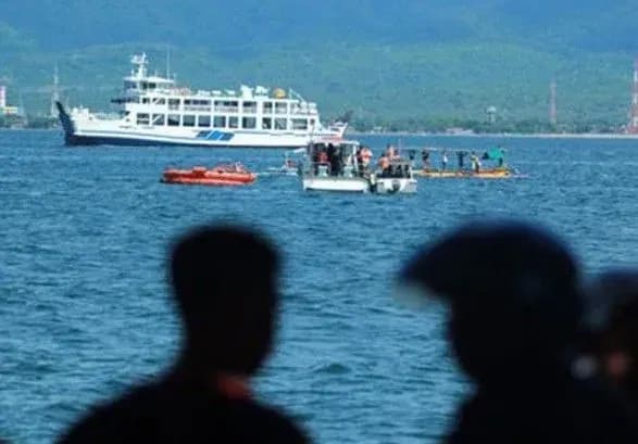 parom-iz-300-pasazhirami-siv-na-milinu-bilya-beregiv-frantsiyi