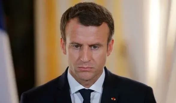 makron-pro-dtp-iz-shkilnim-avtobusom-moyi-dumki-iz-simyami-postrazhdalikh