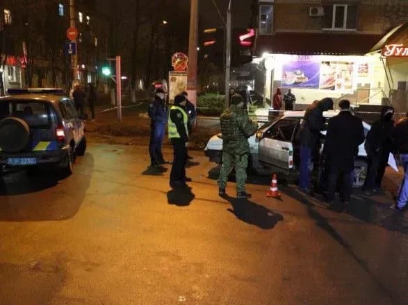 na-donechchini-z-gonitvoyu-ta-strilyaninoyu-zatrimali-grupu-zdirnikiv