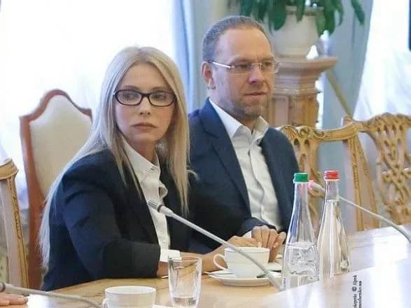 sud-vidmovivsya-prityaguvati-do-adminvidpovidalnosti-timoshenko-ta-vlasenka-za-peretin-kordonu