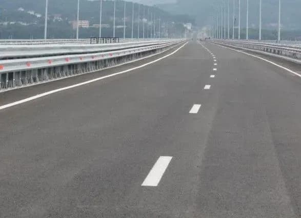 ukrayintsiv-poperedili-pro-mozhlive-pidtoplennya-avtotrasi-kiyiv-chop