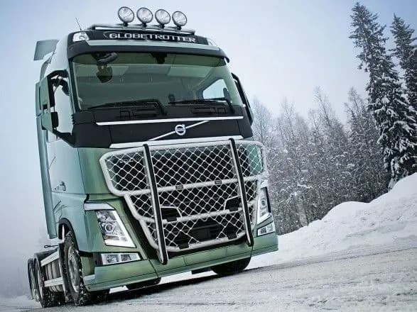 zaboronu-na-vyizd-vantazhivok-do-kiyeva-znyali