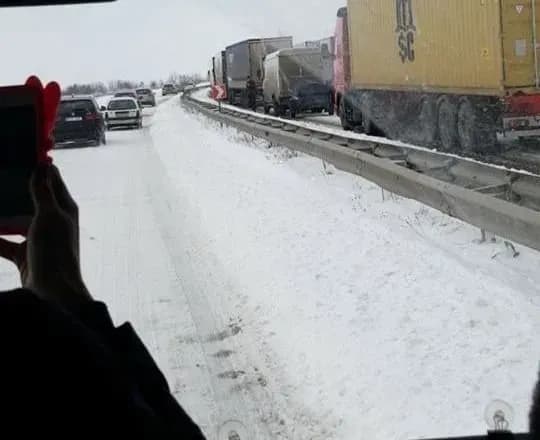 avtobus-iz-dityachoyu-zbirnoyu-z-tkhekvondo-zastryag-na-trasi-kiyiv-odesa