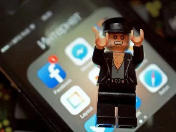 radikaliv-u-facebook-chitayut-ta-laykayut-boti