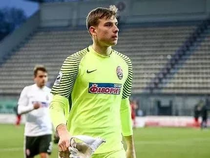 vorotarya-zori-nazvano-kraschim-gravtsem-misyatsya-u-19