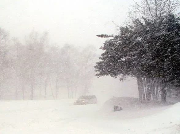 na-sakhalini-cherez-negodu-litnyu-zhinku-vezli-do-likarni-u-kovshi-navantazhuvacha