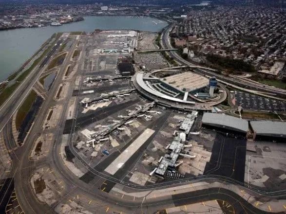 aeroport-u-nyu-yorku-vidnoviv-robotu-pislya-timchasovogo-zakrittya