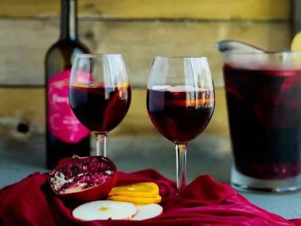 eksperiment-z-vodoyu-ne-dozvolyaye-viznachiti-yakisne-vino-chi-ni-ekspert