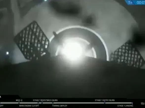 spacex-zapustila-v-kosmos-sekretniy-aparat-zuma