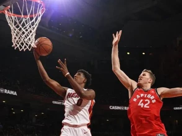 bk-mayami-virvav-peremogu-u-viyizniy-gri-nba-proti-toronto