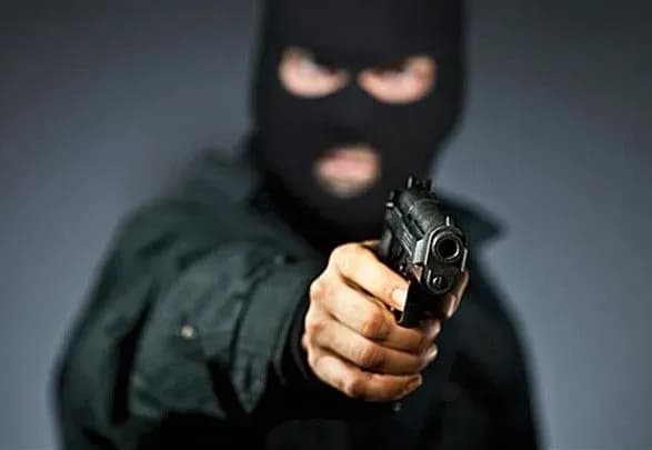 v-zaporizhzhi-nevidomi-obstrilyali-ta-pograbuvali-pidpriyemtsya