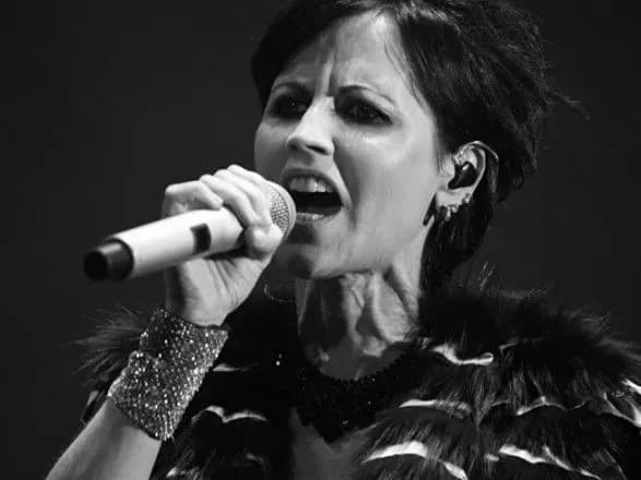 prezident-irlandiyi-visloviv-spivchuttya-u-zvyazku-zi-smertyu-solistki-the-cranberries