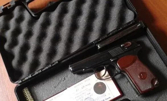 poltorak-obmezhiv-sebe-u-pravi-nagorodzhuvati-zbroyeyu-tsivilnikh-osib