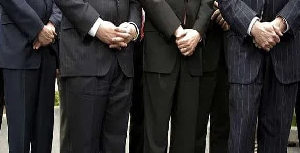 ukrayintsi-prosyat-prezidenta-zobovyazati-derzhsluzhbi-publichno-zvituvati-pro-robotu