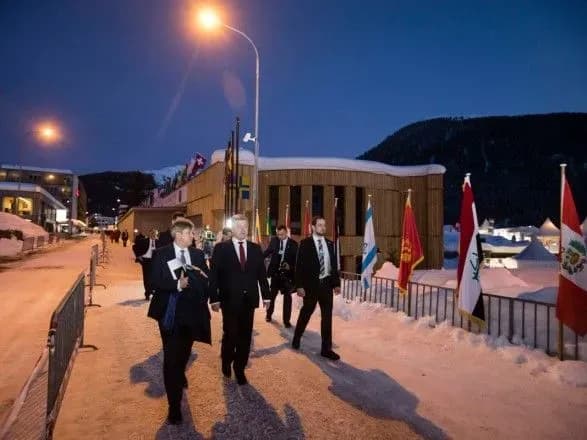 poroshenko-rozpoviv-pro-napruzheniy-grafik-u-davosi