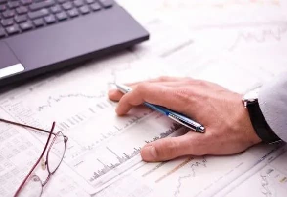 u-top-100-naybilshikh-platnikiv-podatkiv-agrosektora-potrapili-kompaniyi-kosyuka-bakhmatyuka-i-verevskogo